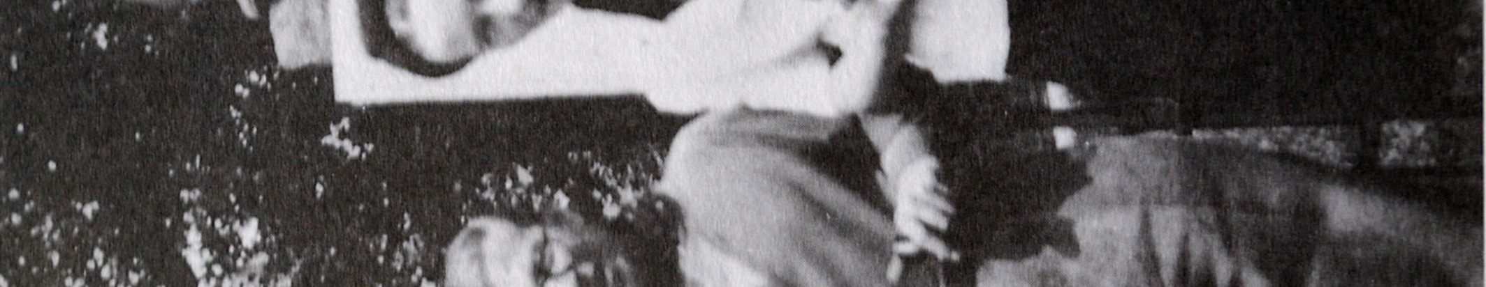 Sartre_and_de_Beauvoir_at_Balzac_Memorial